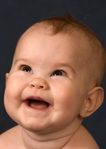 un enfant qui rit exprimeson gouts a la vie un enfant qui crie eclate sa colere enfouie